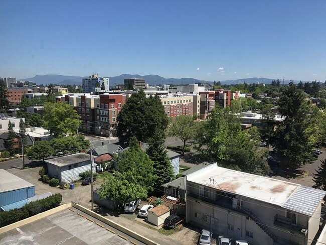 Building Photo - 1313 Lincoln St