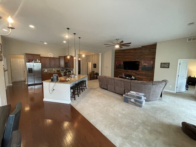 Building Photo - 1213 Raven Rd