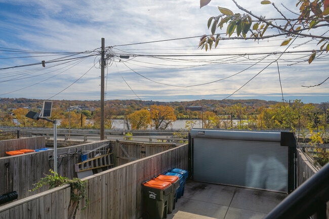 Building Photo - 1515 K St SE