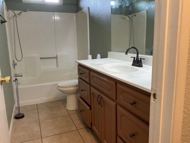 Building Photo - 17965 Live Oak St