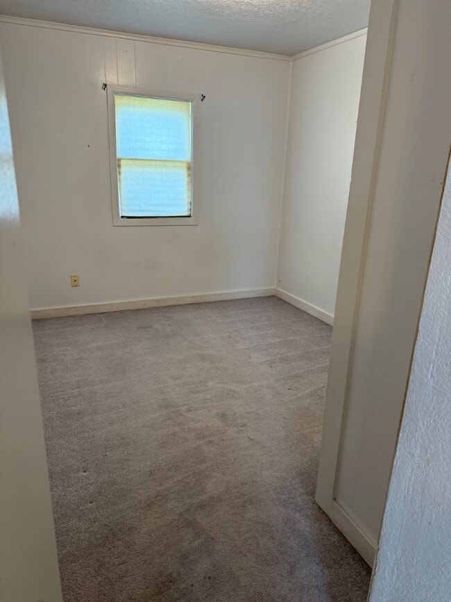 Building Photo - 711 W 11th Ave