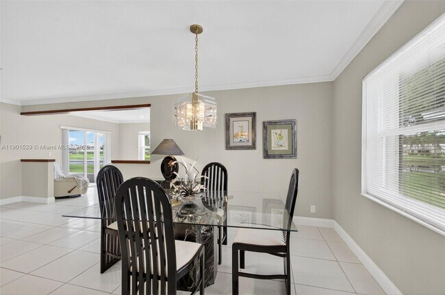 Building Photo - 3810 Rowena Cir