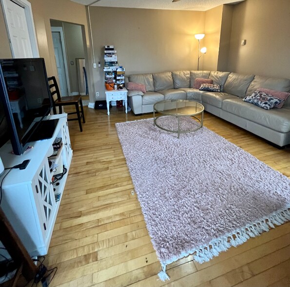 Building Photo - 916 Marshall Ave