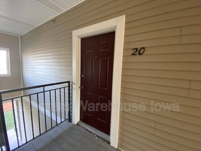 Building Photo - 1340 SE Florence Dr