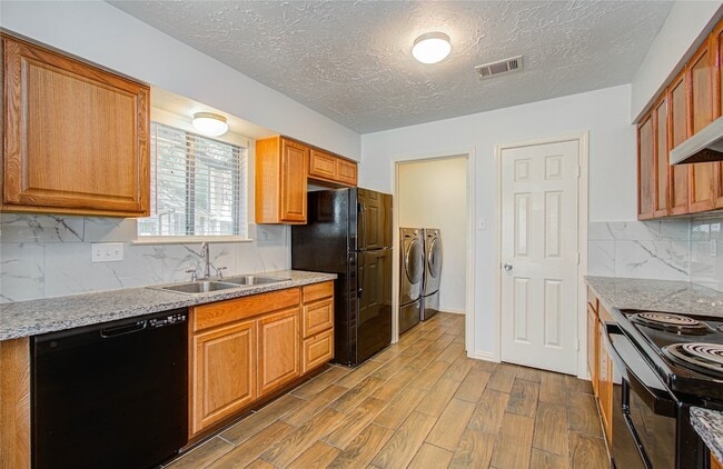 Building Photo - 2702 Fir Crest Ct