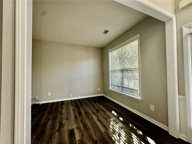 Building Photo - 697 Oracle Dr NE