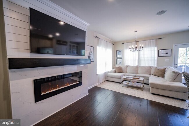 Building Photo - 10680 Hinton Wy