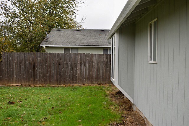 Building Photo - Great 3BD Ranch in Orchards- Gorgeous Laminate Floors Throughout!