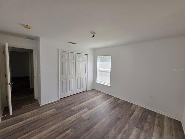 Building Photo - 670 Reindeer Dr