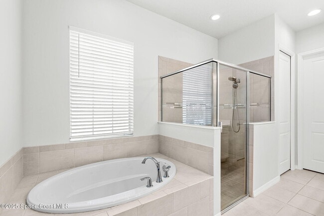 Building Photo - 8110 Allure Dr