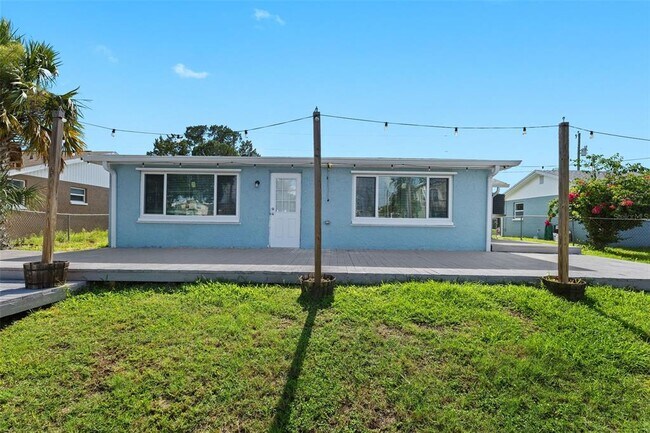 Building Photo - 13916 Sommers Ave