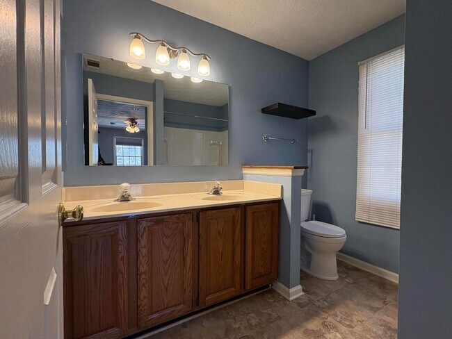 Building Photo - Great 2 Bedroom 2 Bath in Germantown