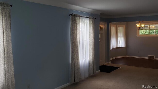 Building Photo - 1261 Pearson St