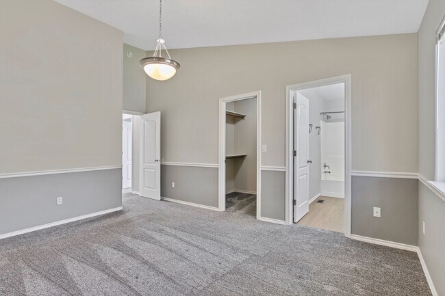 Building Photo - Spacious Updated 3 Bedroom, 2 Bath home in...
