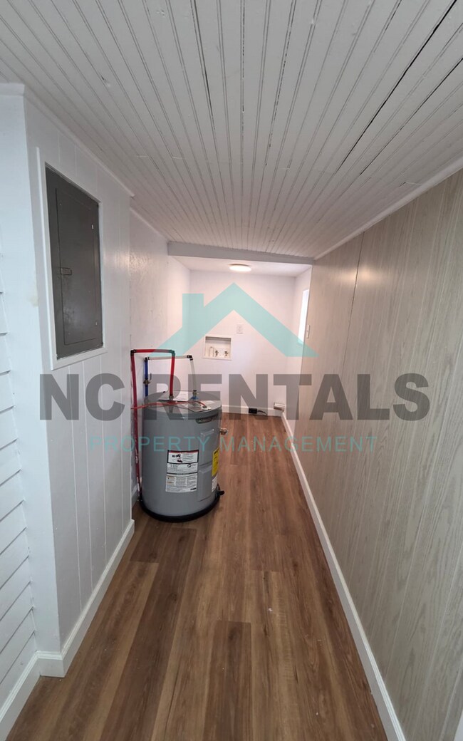 Building Photo - 204 N 6th Ave