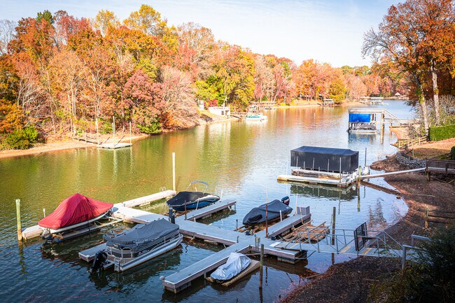 Building Photo - 9808 Emerald Point Dr