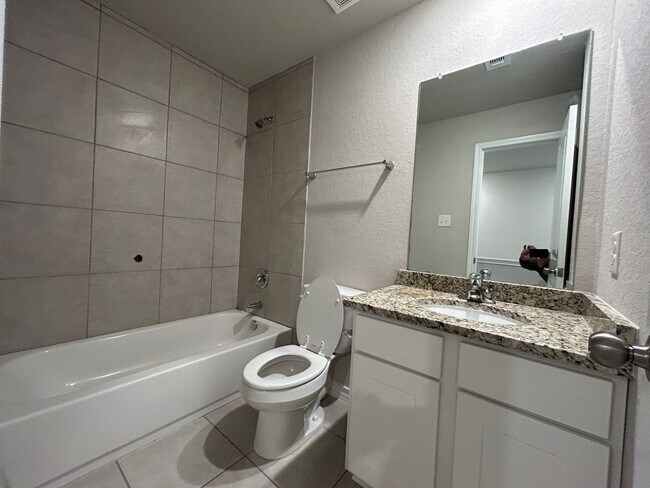 Building Photo - Townhome for rent