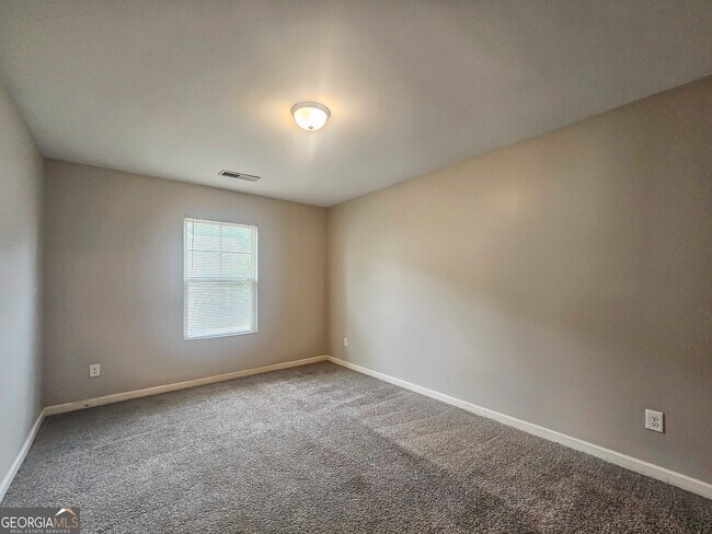 Building Photo - 213 Daisy Cir