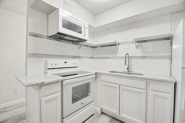 Building Photo - 9815 Walnut St