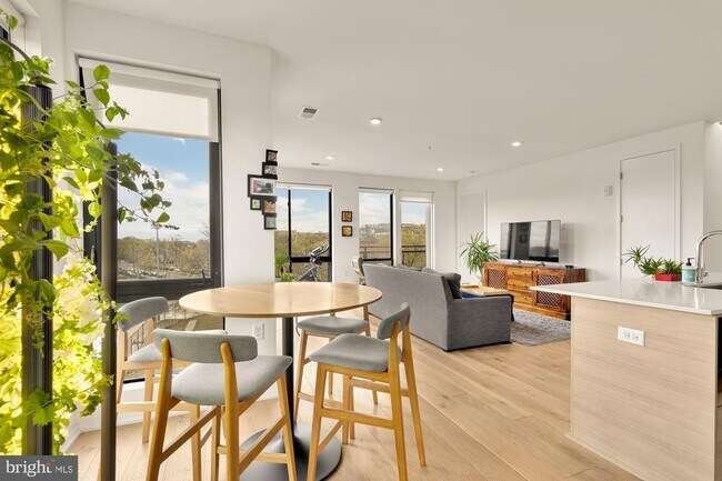 Building Photo - 1550 11th St NW