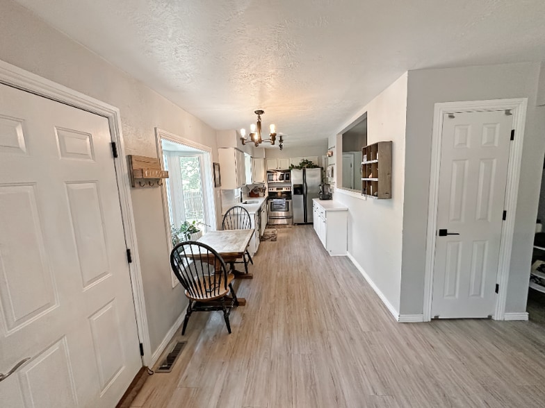 Building Photo - 117 Riverview 6 W