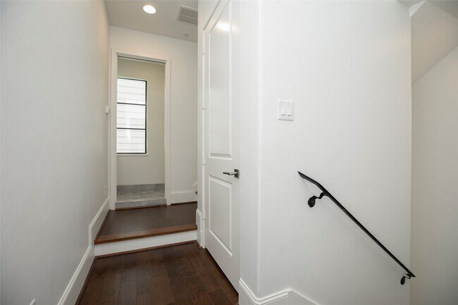 Building Photo - 4527 Graustark St