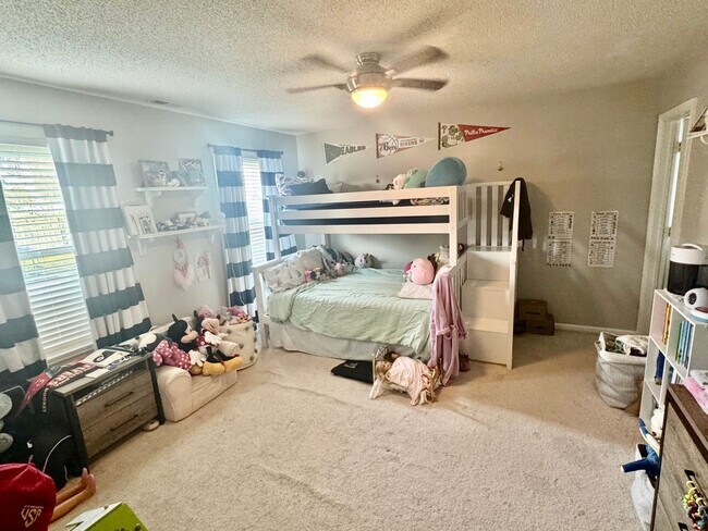 Building Photo - Updated 3BR/2BA with LOFT and Garage!