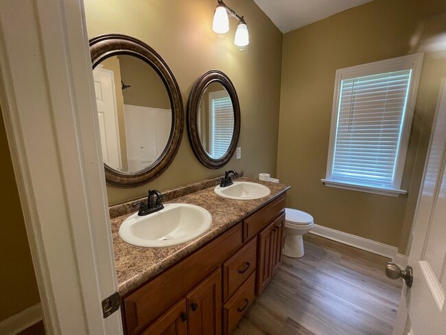 Building Photo - 266 Willow Lake Dr