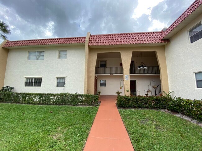 Building Photo - 138 Lake Frances Dr