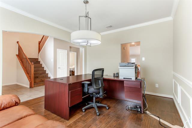 Building Photo - 720 Hardwood Dr