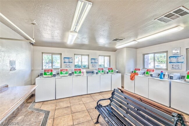 Building Photo - 1455 E Katie Ave