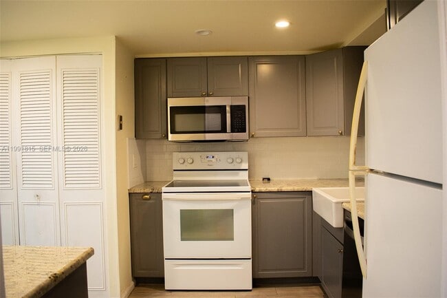 Building Photo - 260 NW 76th Ave