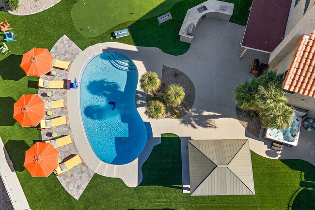 Building Photo - 7804 W Pershing Ave