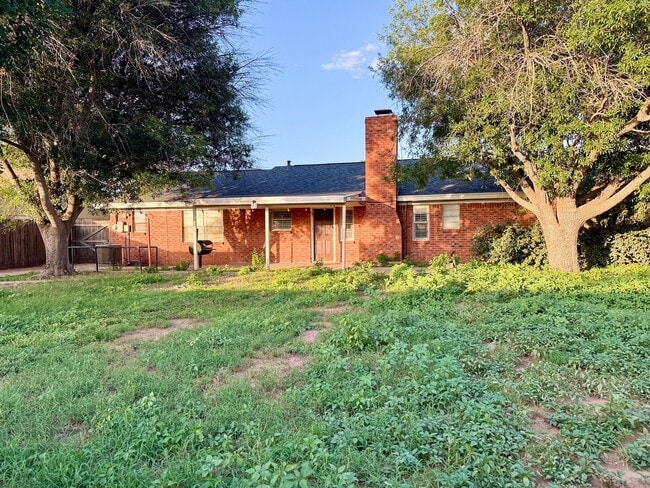Building Photo - 2213 Culver Dr
