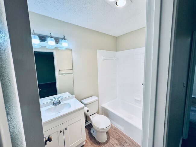 Building Photo - 379 Fantail Loop