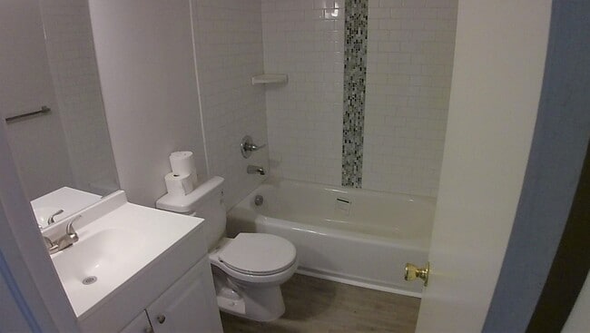 Building Photo - Experience Aurora living in this spacious 3-bedroom, 2-bathroom home