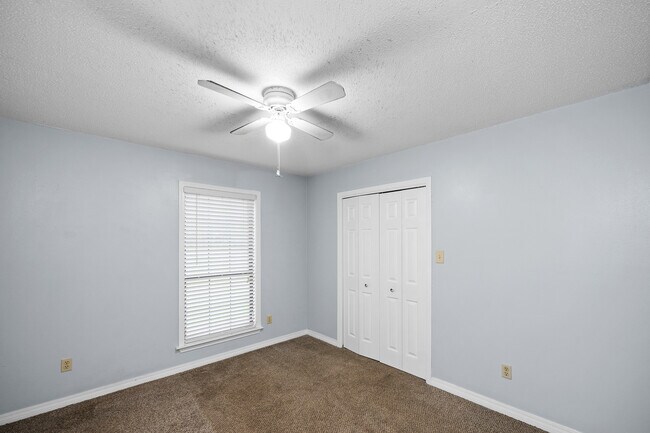 Building Photo - 115 Donna Cir