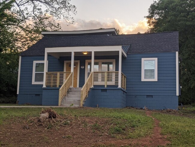 Building Photo - 2861 Forrest Hills Dr SW