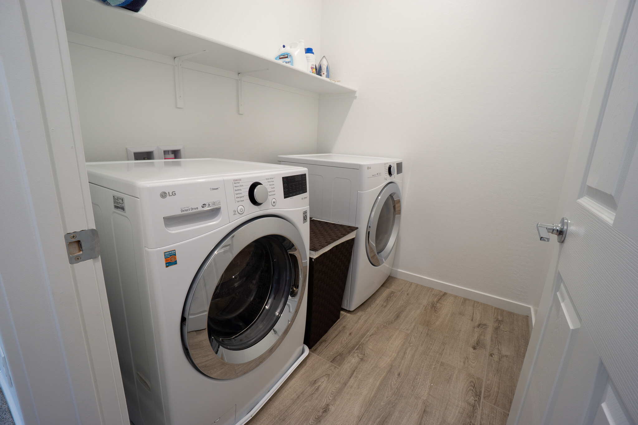 Laundry room, washer and dryer included - 12412 Shoreline Echo Ave