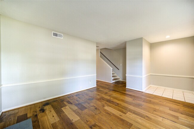 Building Photo - 940 Wycliffe Dr