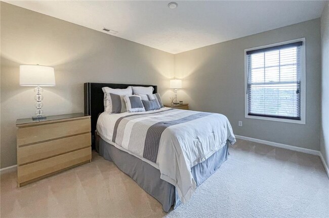 Building Photo - 12729 Vanderhorst St