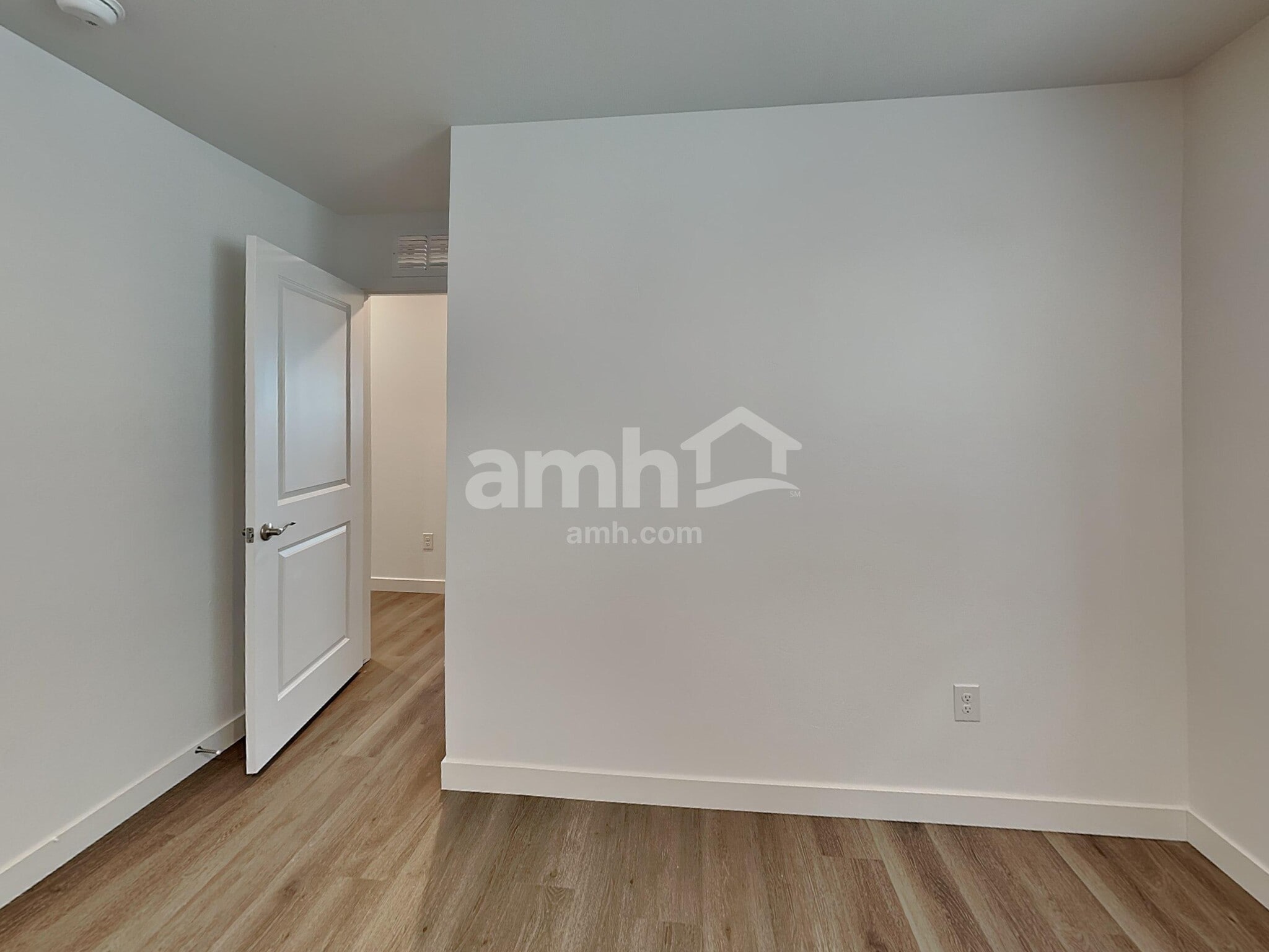 Building Photo - 6216 W Calle Lingo