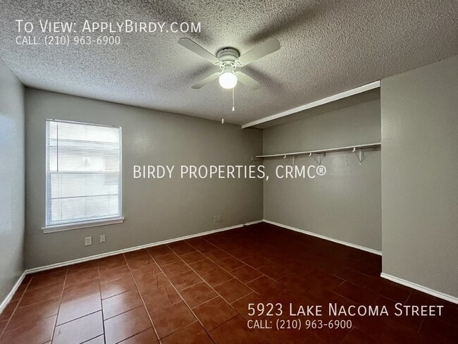 Building Photo - *4 Bed, 2 Bath Home Located in Lakeside**