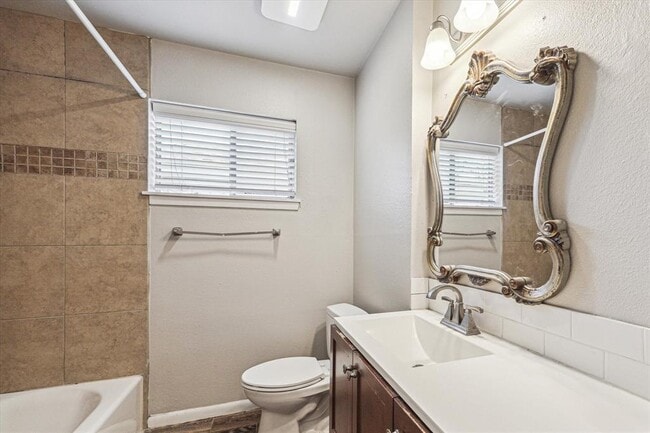 Building Photo - 8010 Braeburn Valley Dr