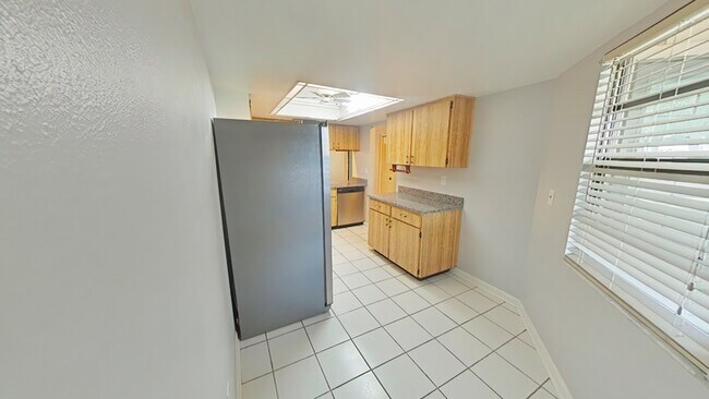 Building Photo - 2131 Ridge Rd S