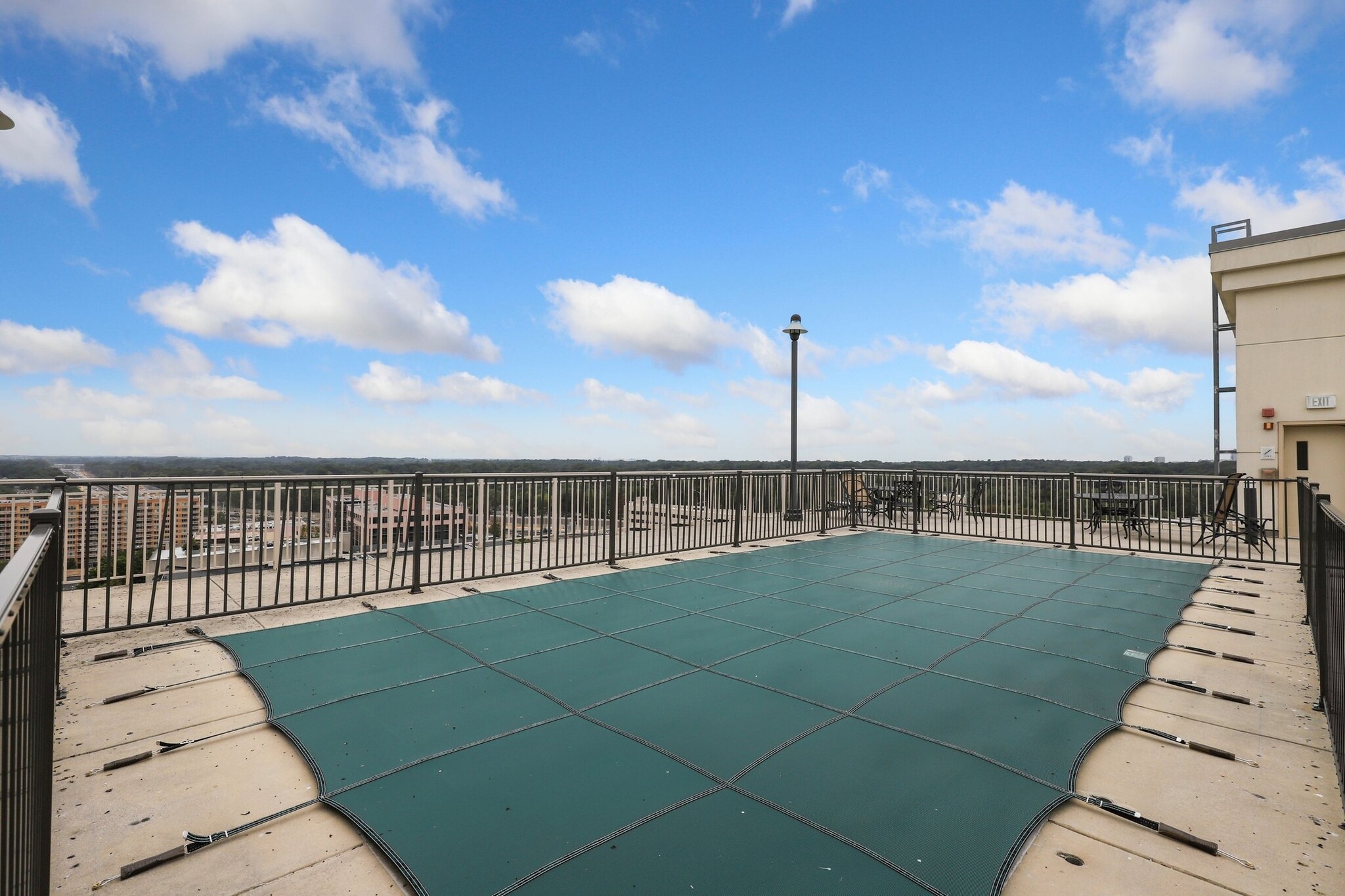 Roof Top Pool - 2726 Gallows Rd