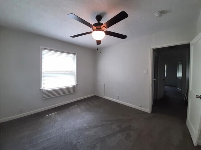 Building Photo - 7607 Moss Rose St