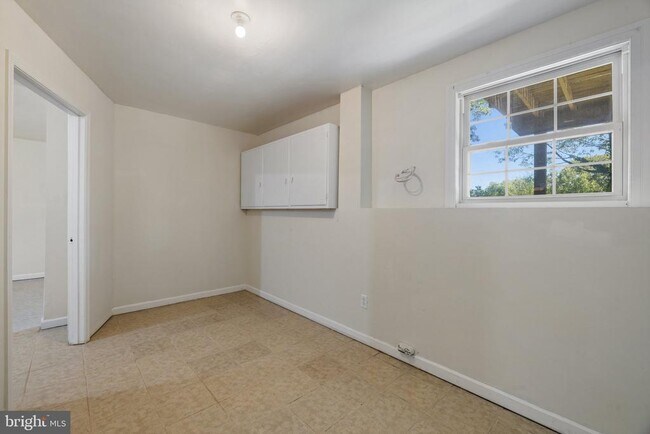 Building Photo - 345 Brown Ave