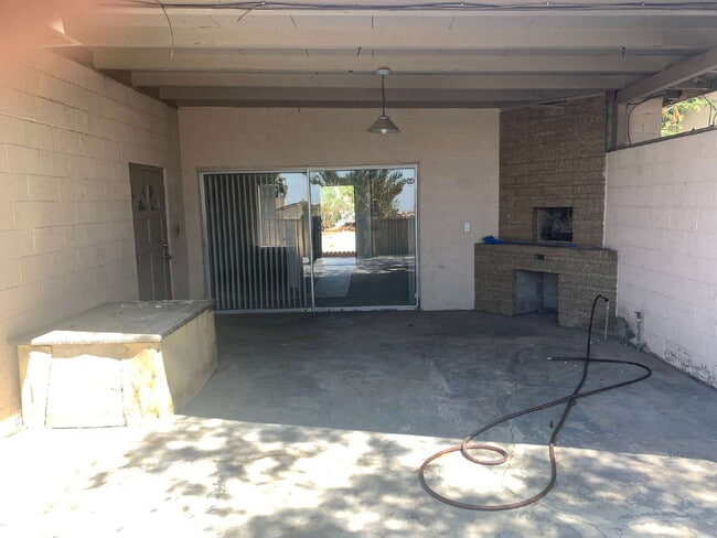 Building Photo - "Cozy Desert Oasis: Charming 2-Bed, 2-Bath...