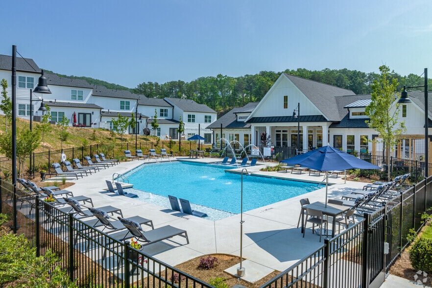 Pool - Everton Estates